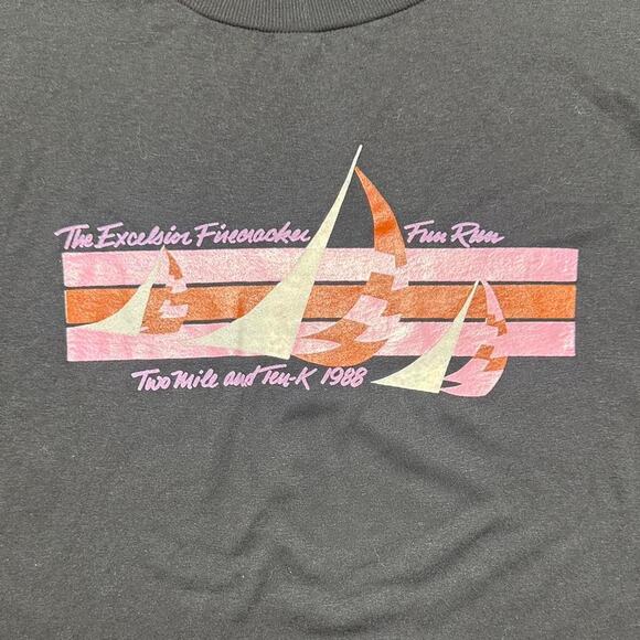 Vintage 80s Single Sailboat Tee Mens XL Black Pink Box Logo Surfer Skater Shirt - Picture 2 of 6